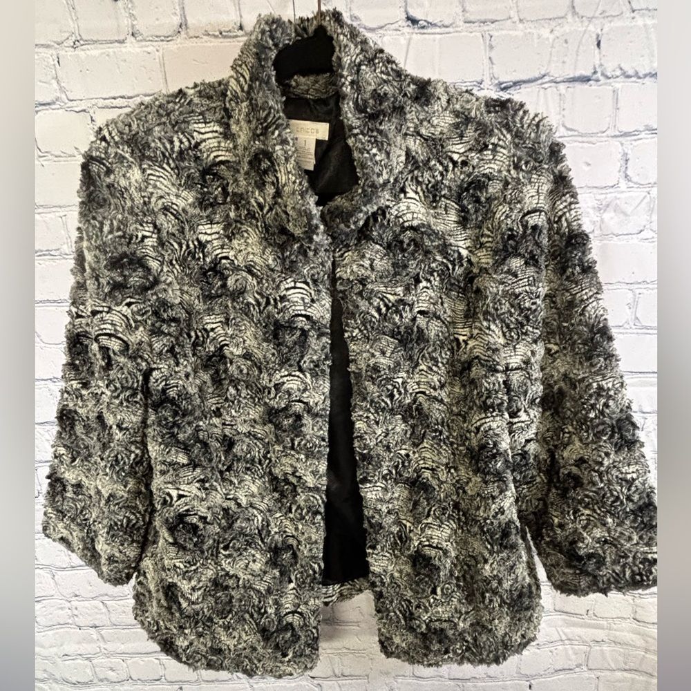 CHICO’S (1) Aimey Gray Black Cream Swirl Soft Faux Fur 3/4 Sleeve Jacket Size 8